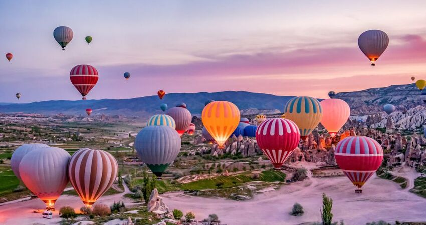 KIZILÇUKUR'DA GÜN BATIMI - KAPADOKYA VE IHLARA VADİSİ TURU 1 GECE 2 GÜN